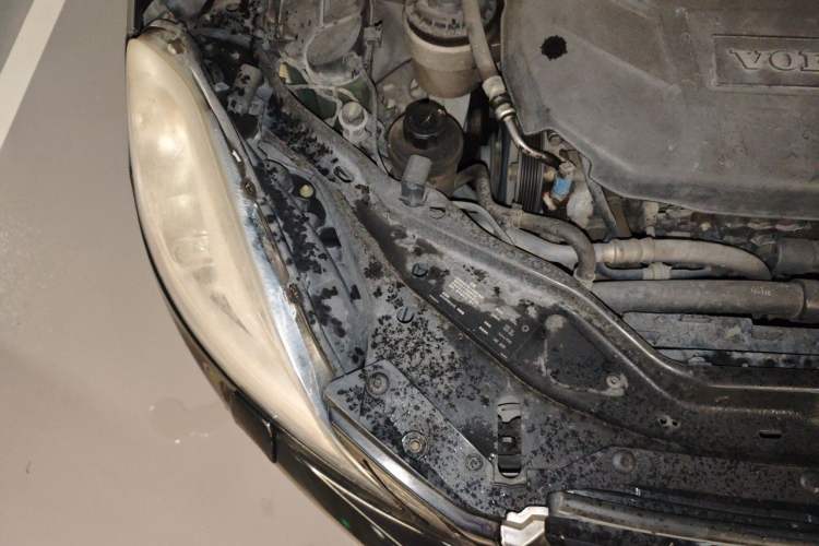 Used Volvo XC60 2012 T5 Comfort Edition Engine Bay Right