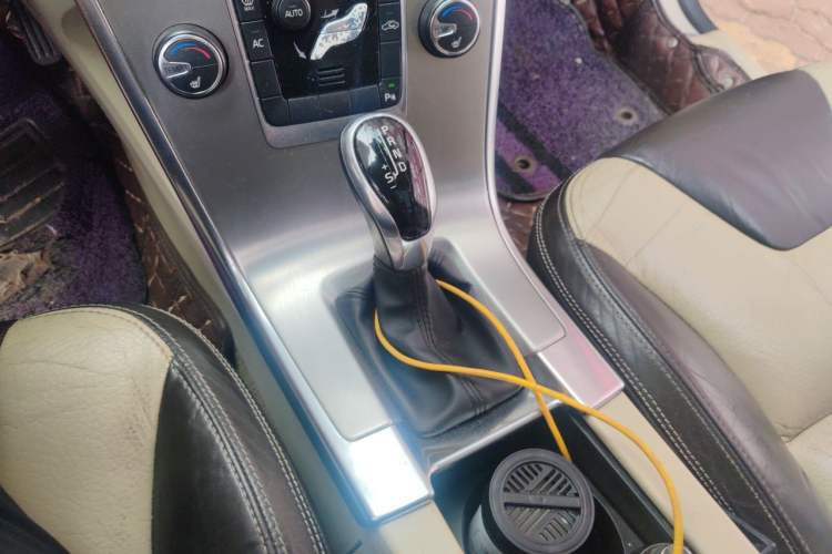 Used Volvo XC60 2012 T5 Comfort Edition Gear Lever
