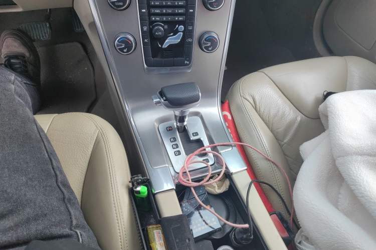 Used Volvo XC60 2012 T5 Comfort Edition Gear Lever