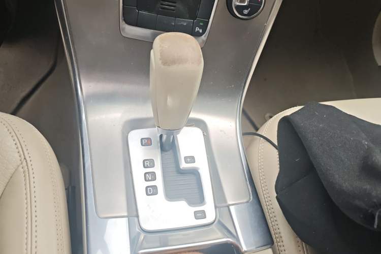 Used Volvo XC60 2012 T5 Comfort Edition Gear Lever