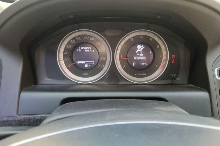 Used Volvo XC60 2012 T5 Prestige Edition Odometer Close Up
