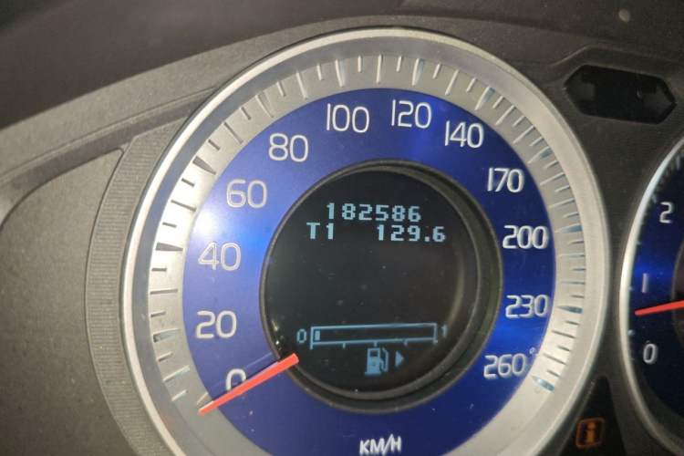 Used Volvo XC60 2012 T5 Comfort Edition Odometer Close Up