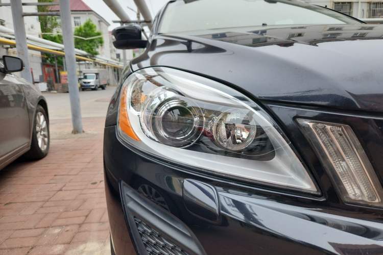Used Volvo XC60 2012 T5 Comfort Edition Right Front Headlight