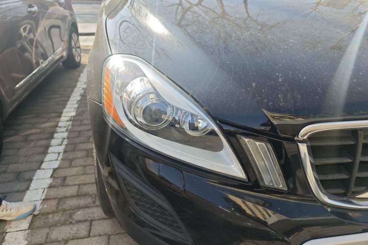 Used Volvo XC60 2012 T5 Comfort Edition Right Front Headlight