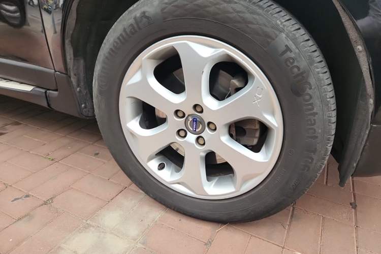 Used Volvo XC60 2012 T5 Comfort Edition Right Front Wheel Hub