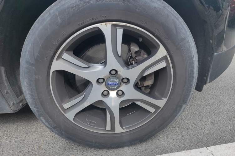 Used Volvo XC60 2012 T5 Comfort Edition Right Front Wheel Hub