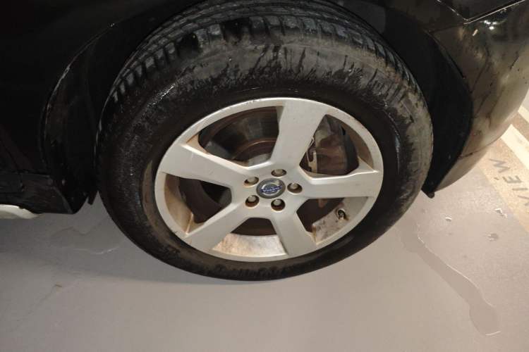 Used Volvo XC60 2012 T5 Comfort Edition Right Front Wheel Hub