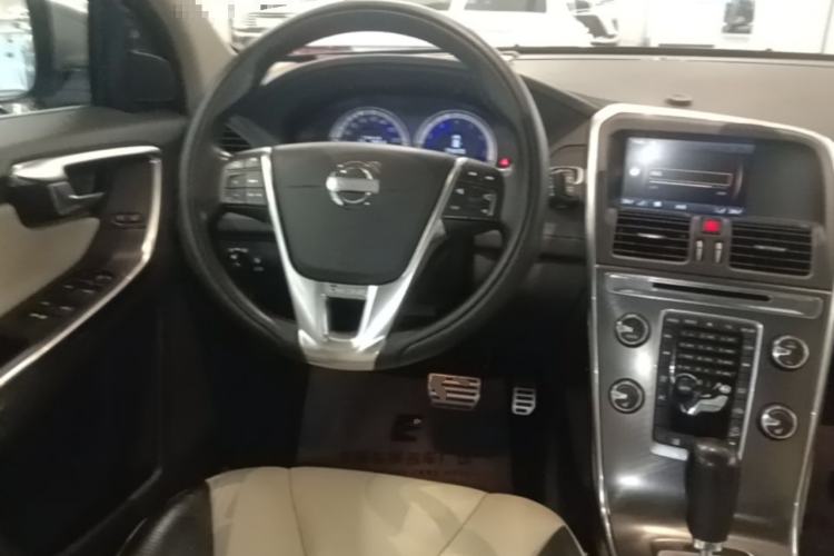 Used Volvo XC60 2012 T6 AWD Personalized Sport Edition Steering Wheel