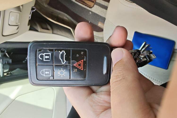 Used Volvo XC60 2012 T5 Comfort Edition Vehicle Key