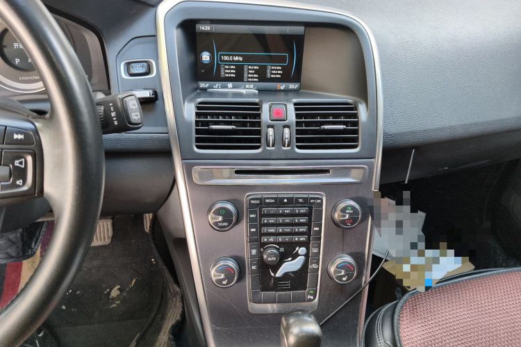 Used Volvo XC60 2012 T5 Comfort Edition Audio And AC Panel