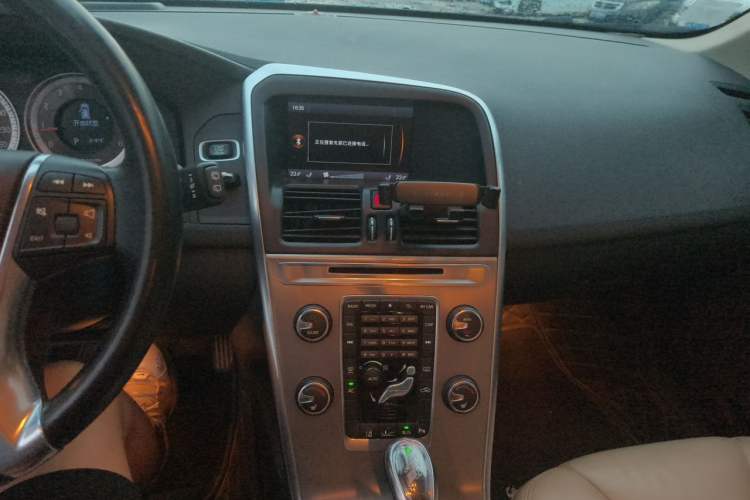 Used Volvo XC60  Audio And AC Panel