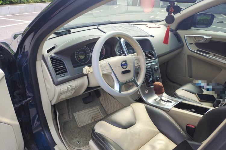 Used Volvo XC60 2012 T5 Comfort Edition Center Console