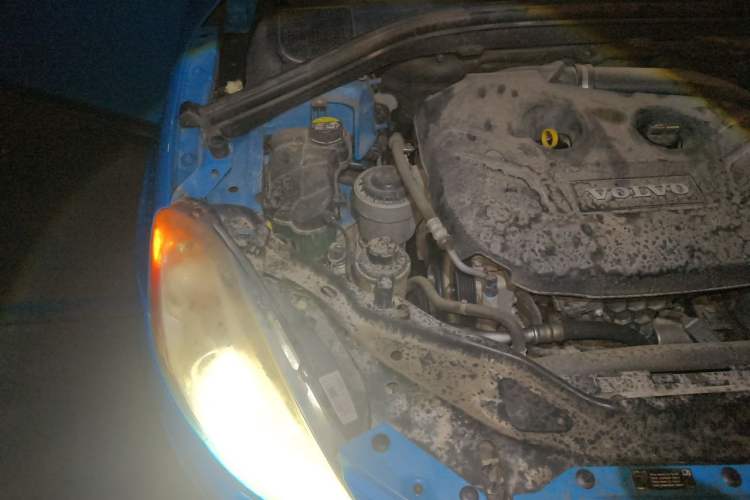 Used Volvo XC60  Engine Bay Right