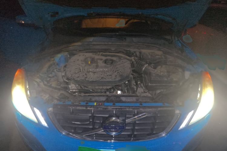 Used Volvo XC60  Engine Bay