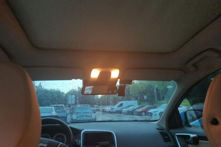 Used Volvo XC60  Headliner