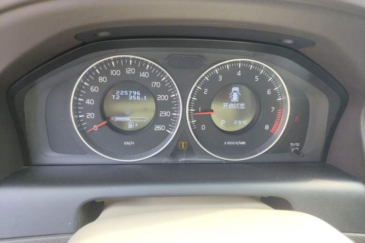 Used Volvo XC60 2012 T5 Comfort Edition Instrument Cluster