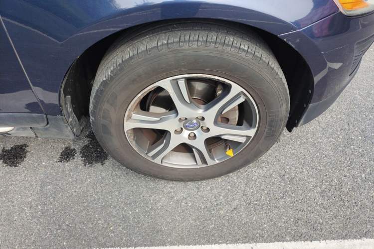 Used Volvo XC60 2012 T5 Comfort Edition Right Front Wheel Hub