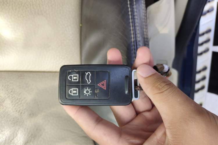 Used Volvo XC60 2012 T5 Comfort Edition Vehicle Key