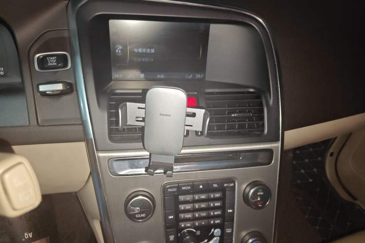 Used Volvo XC60 2012 T5 Comfort Edition Audio And AC Panel