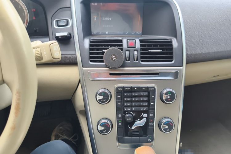 Used Volvo XC60 2012 T5 Comfort Edition Audio And AC Panel