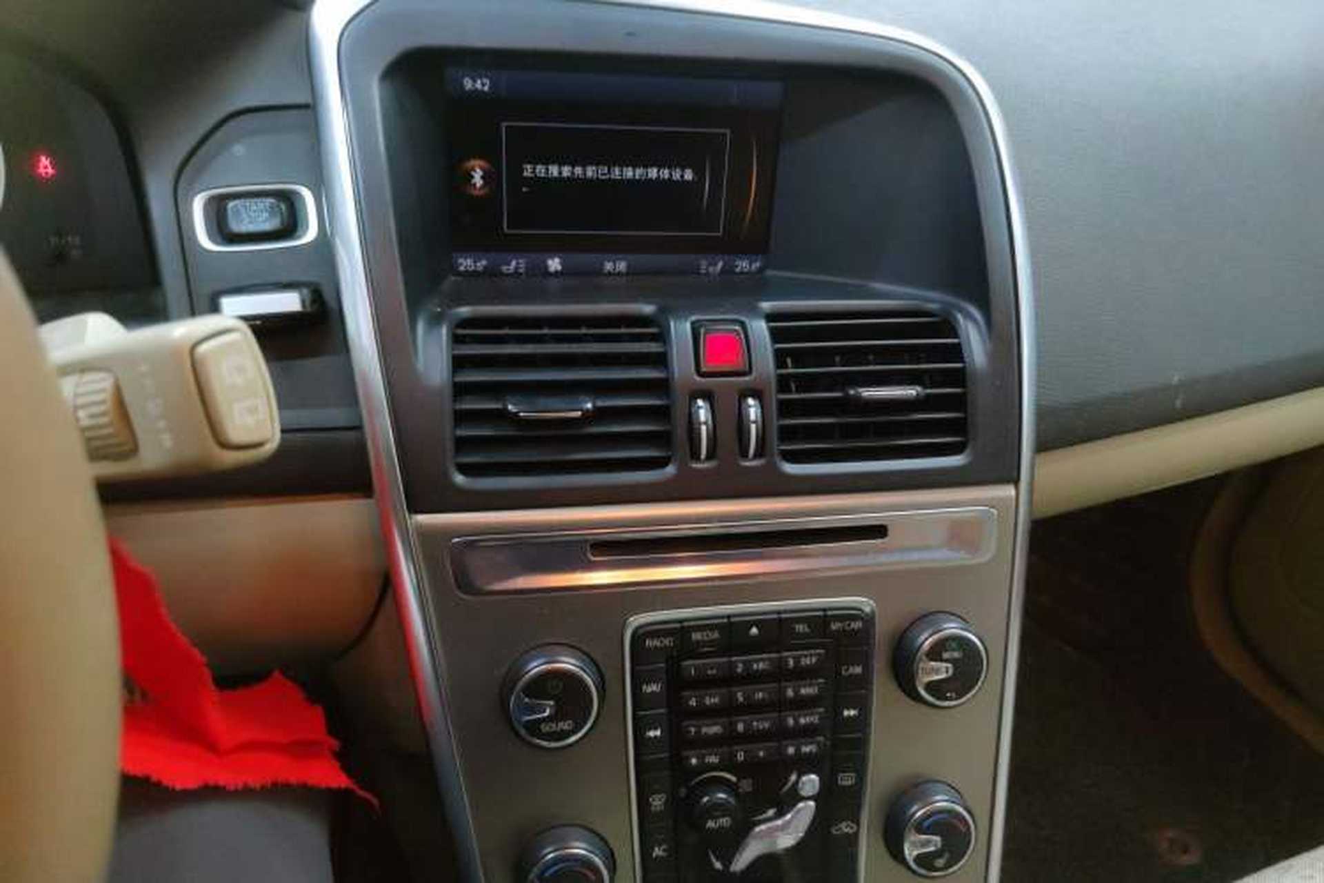 Used Volvo XC60 2012 T5 Comfort Edition Audio And AC Panel