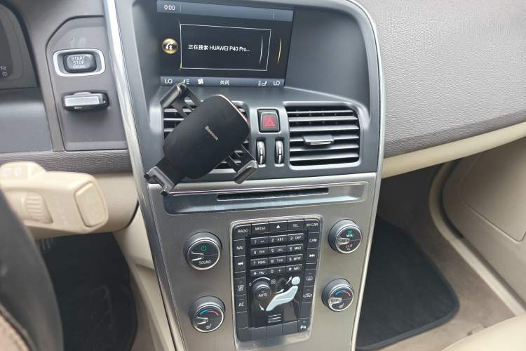 Used Volvo XC60 2012 T5 Comfort Edition Audio And AC Panel