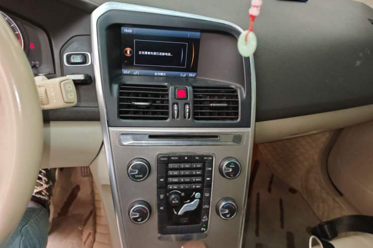 Used Volvo XC60 2012 T6 AWD Comfort Edition Audio And AC Panel