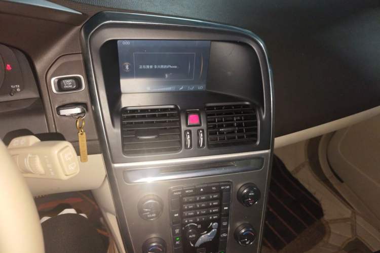 Used Volvo XC60 2012 T5 Comfort Edition Audio And AC Panel