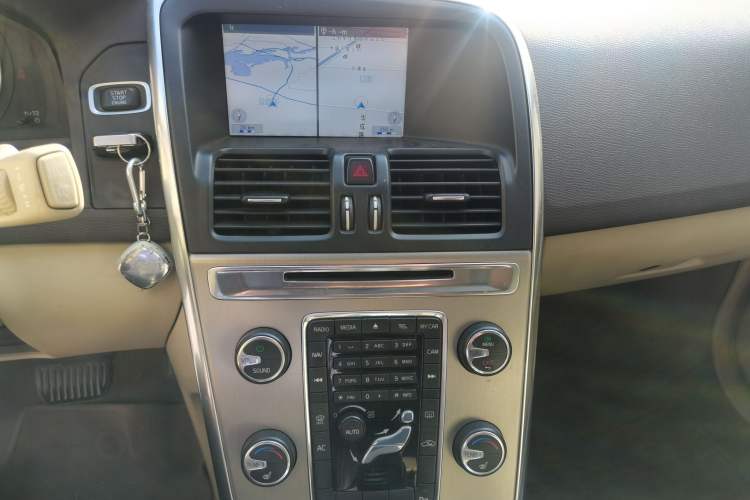 Used Volvo XC60 2012 T5 Zhiya Edition Audio And AC Panel