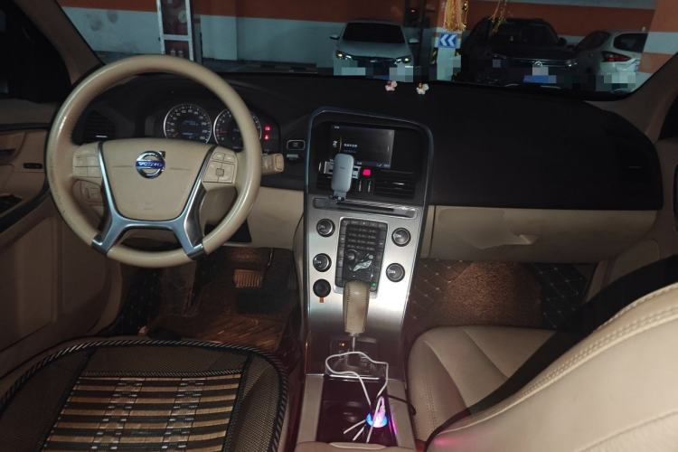 Used Volvo XC60 2012 T5 Comfort Edition Center Console