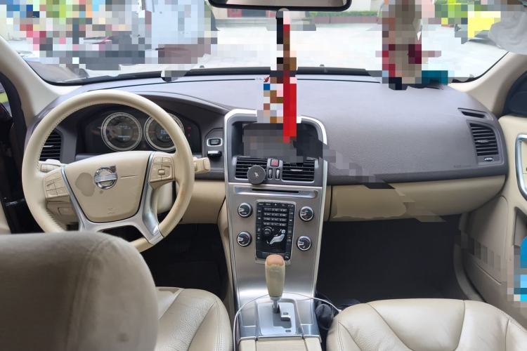 Used Volvo XC60 2012 T5 Comfort Edition Center Console