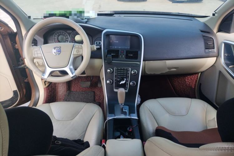 Used Volvo XC60 2012 T6 AWD Comfort Edition Center Console