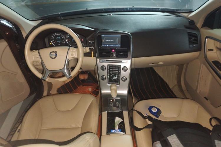 Used Volvo XC60 2012 T5 Comfort Edition Center Console