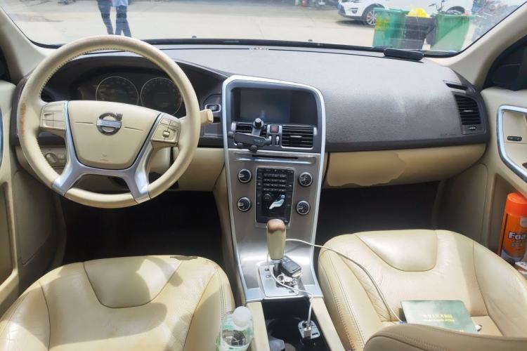 Used Volvo XC60 2012 T5 Comfort Edition Center Console