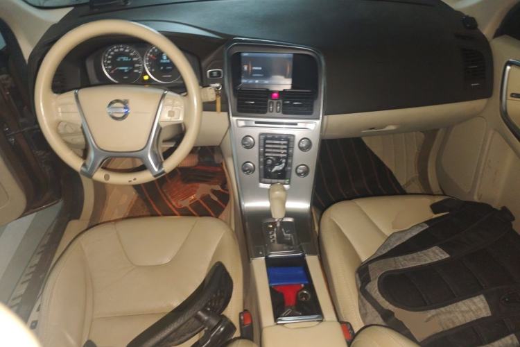 Used Volvo XC60 2012 T5 Comfort Edition Center Console