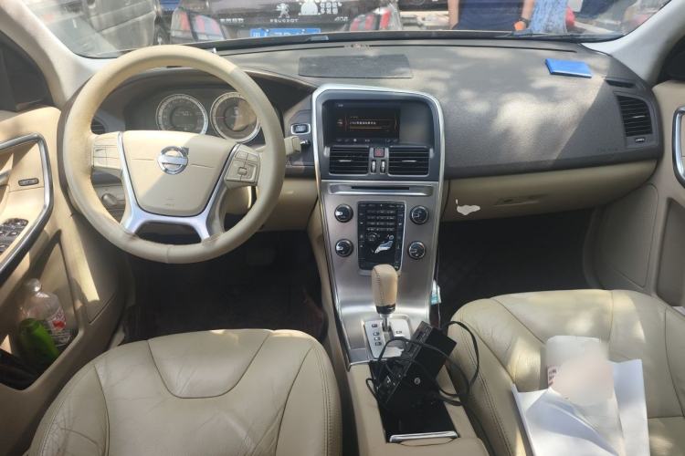 Used Volvo XC60 2012 T5 Zhiya Edition Center Console