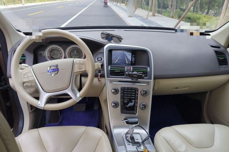 Used Volvo XC60 2012 T5 Comfort Edition Center Console