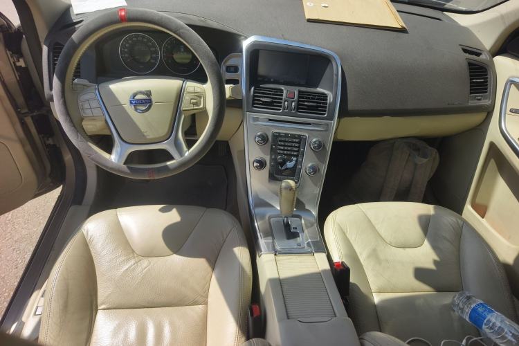 Used Volvo XC60 2012 T5 Comfort Edition Center Console
