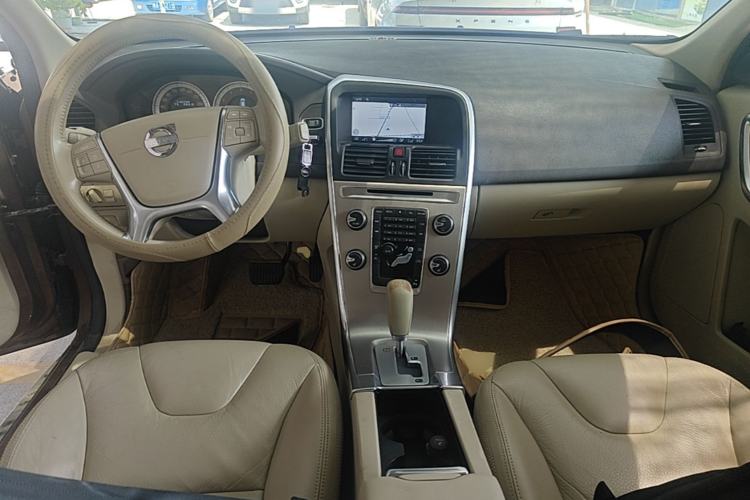 Used Volvo XC60 2012 T5 Comfort Edition Center Console