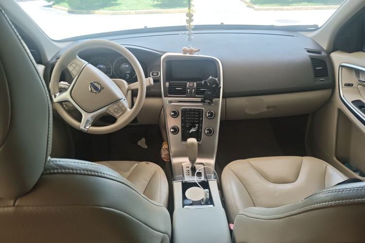 Used Volvo XC60 2012 T5 Comfort Edition Center Console