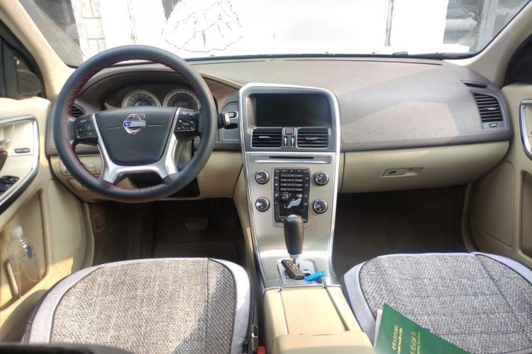 Used Volvo XC60 2012 T5 Prestige Edition Center Console