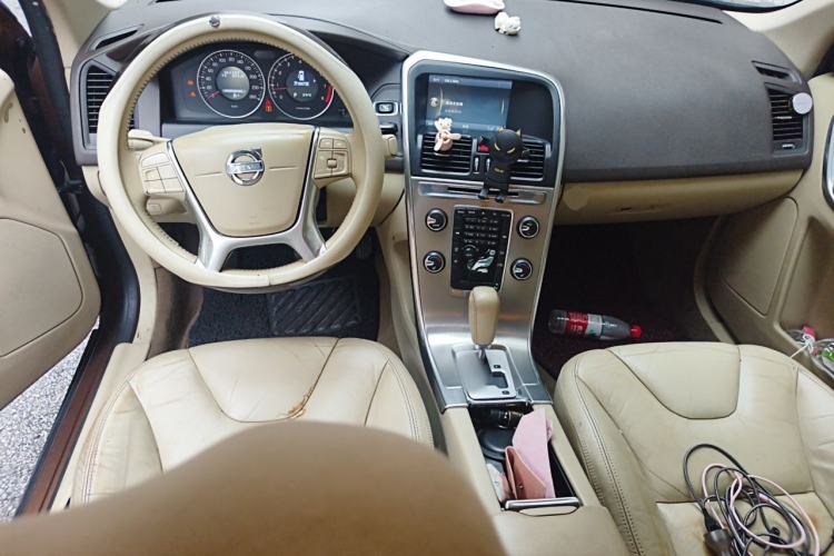 Used Volvo XC60 2012 T5 Comfort Edition Center Console