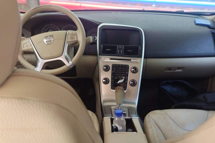 Used Volvo XC60 2012 T5 Comfort Edition Center Console