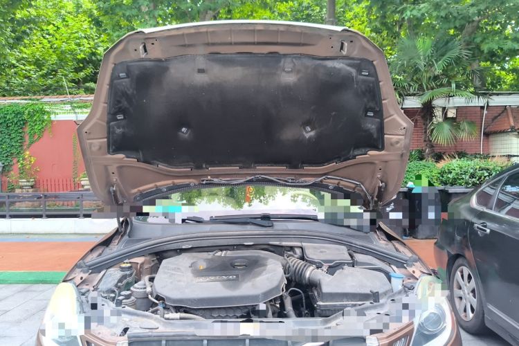 Used Volvo XC60 2012 T5 Comfort Edition Engine Bay