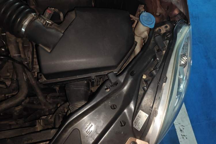Used Volvo XC60 2012 T5 Comfort Edition Engine Bay Left