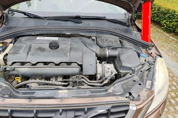 Used Volvo XC60 2012 T6 AWD Zhiya Edition Engine Bay Left