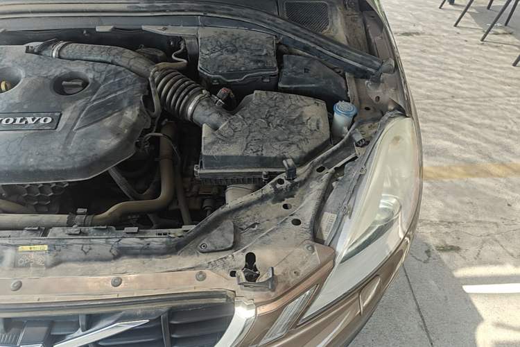 Used Volvo XC60 2012 T5 Comfort Edition Engine Bay Left
