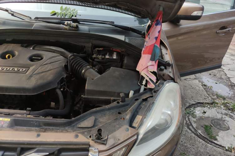 Used Volvo XC60 2012 T5 Prestige Edition Engine Bay Left