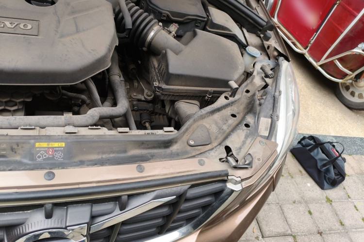 Used Volvo XC60 2012 T5 Comfort Edition Engine Bay Left