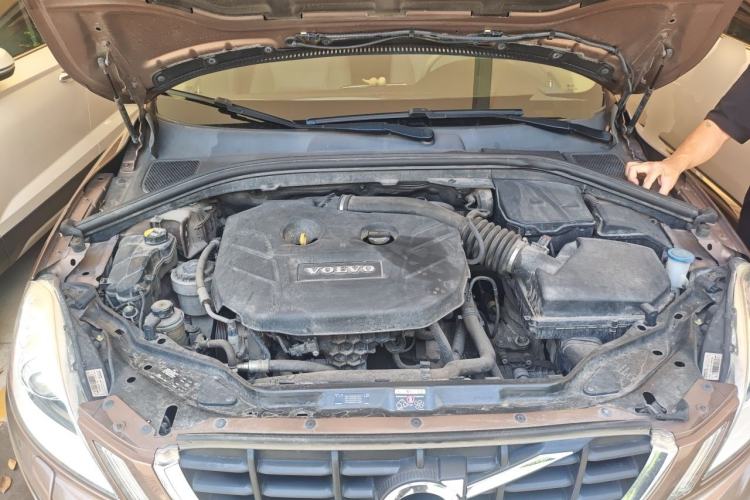 Used Volvo XC60 2012 T5 Comfort Edition Engine Bay